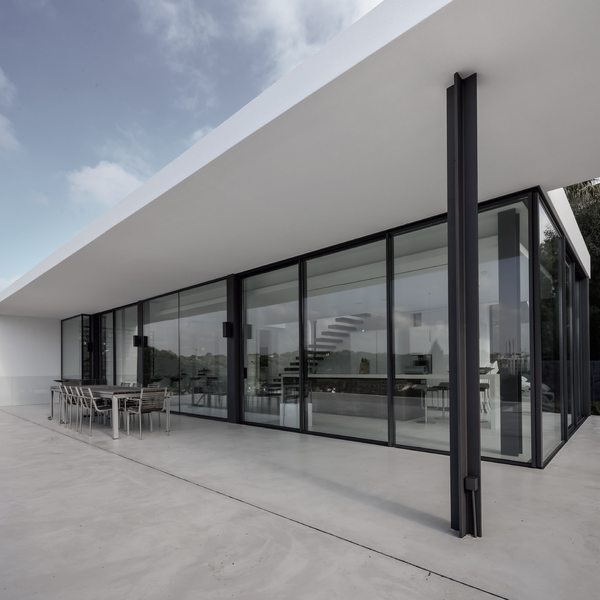 Balconera de aluminio corredera en terraza