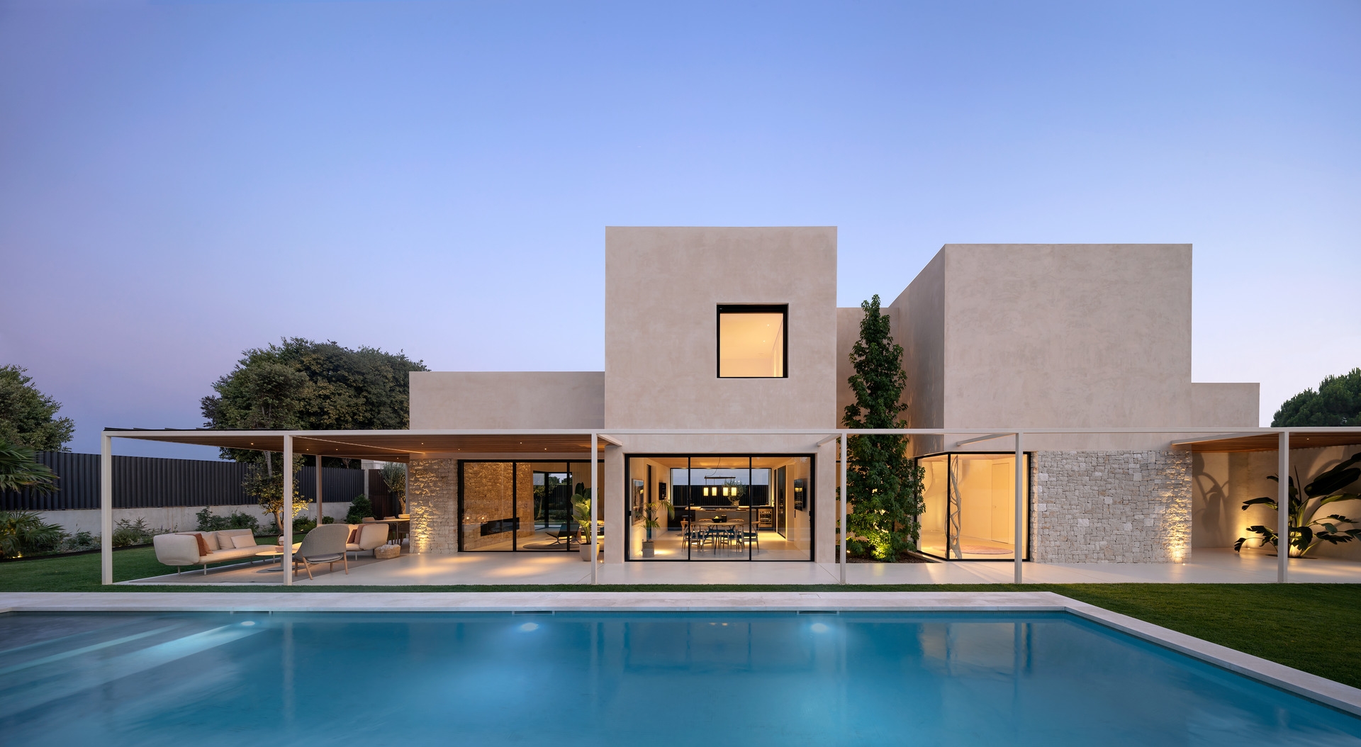 Ventana de aluminio en vivienda moderna